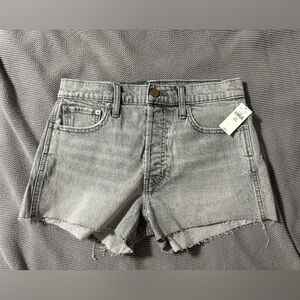 2/15$ Gap 3" High Rise denim Shorts in Grey stone